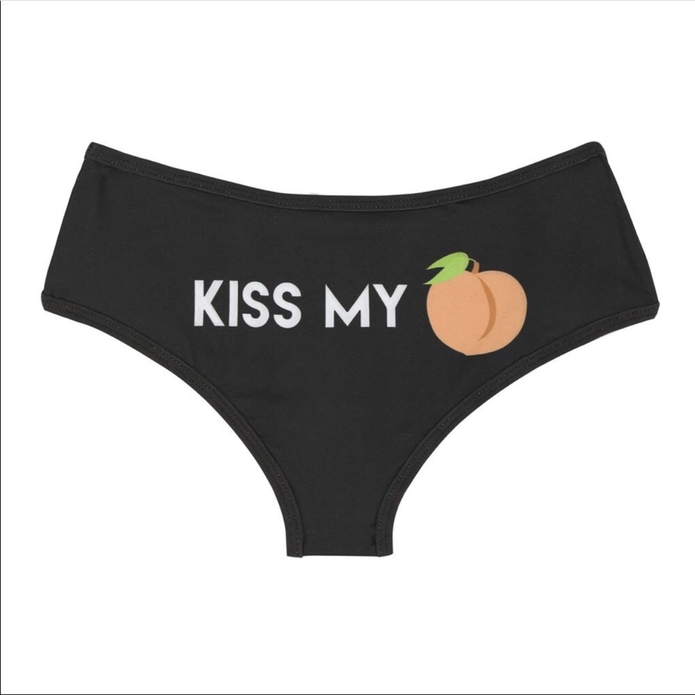 KISS MY PEACH BOOTY SHORTS - Picture 2 of 4